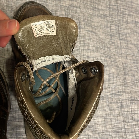 Ahnu waterproof hiking boots with vibram sole - Picture 5 of 6